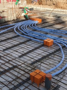 Photo de galerie - Incorporation des réseaux de chauffages/sanitaire sous dalle béton 
