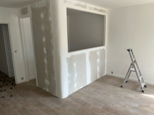 Photo de galerie - Création mur en BA13 et pose de verrière.angle arrondi 