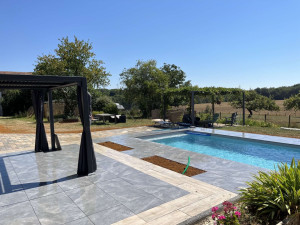 Photo de galerie - Terrasse et tour de piscine en dalles et pavés 