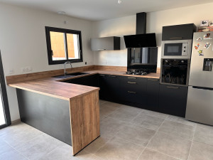 Photo de galerie - Fabrication et pose d’une cuisine sur mesure 