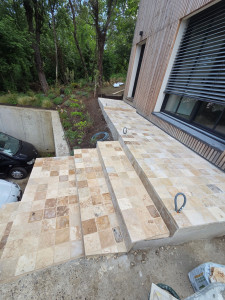 Photo de galerie - Pose de pavé travertin 