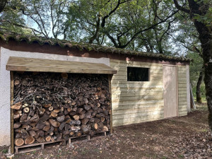 Photo de galerie - Création d’un abri de jardin sur un bâti existant et construction d’un abri bûche 