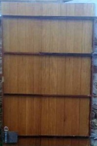 Photo de galerie - Portail bois   Encadrement métallique