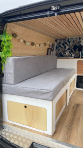 Photo de galerie - Couture de 4  housses de matelas sur mesure pour un convertible de van aménagé !
?Ces housses permettent à sa banquette de se transformer en lit en quelques secondes seulement.
