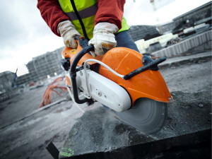 Photo de galerie - Découpe, béton, parpaing, enrobé, pierre, etc…