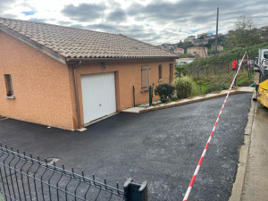 Photo de galerie - Escalier bois + enrobé 