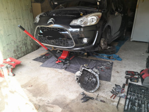 Photo de galerie - Butée d embrayage cassée.
suite depose de la boîte de vitesse pour constater les dégâts intérieur.
reparation faite chez le client et très satisfaite du travail. 