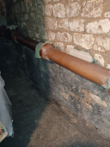 Photo de galerie - Nettoyage cave pour installation planché et étagères.