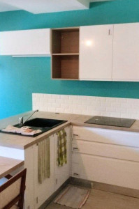 Photo de galerie - Montage et mise en place  d'une cuisine équipée.
Mise en peinture et pose de faïence. 