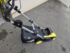 Photo de galerie - Tondeuse sur batterie environ 500m2