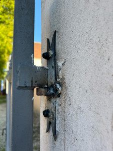 Photo de galerie - Soudure d'une gâche porte extérieur 