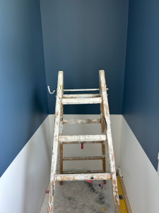 Photo de galerie - Réalisation d’une peinture intérieure avec séparation bicolore