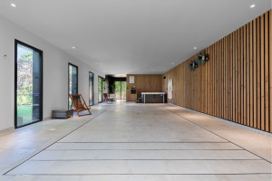 Photo de galerie - Pose de carrelage application des enduits et des peintures dans la piscine intérieure