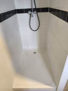 Photo de galerie - Joints de douche et nettoyage du receveur. 