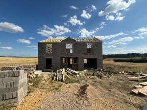 Photo de galerie -   Je réalise tous types de travaux de maçonnerie : construction de maisons, murs, fondations, 