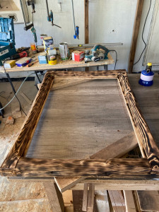 Photo de galerie - Conception et fabrication de cadres pour peintures sur mesures.