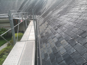 Photo de galerie - Après
 pose de gouttière anthra-zinc demi rond en 25