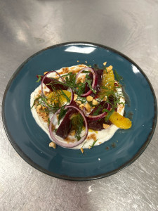 Photo de galerie - Salade fraîche de betterave suprême d’orange fromage de chèvre frais 