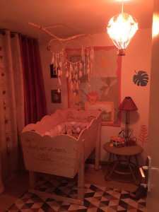 Photo de galerie - Fabrication d'un berceau pour enfant sur-mesure, et décoration de la chambre.