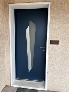 Photo de galerie - Pose d’une porte d’entré 