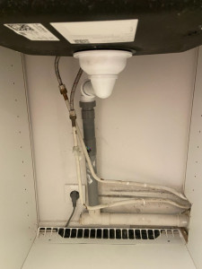 Photo de galerie - Rattrapage évacuation eau usée évier cuisine (découpe et création raccord entre tube et filetage) 