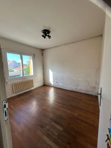 Photo de galerie - Rénovation de chambre faire les enduits et la peinture + le ponçage de parquet et le vernis 