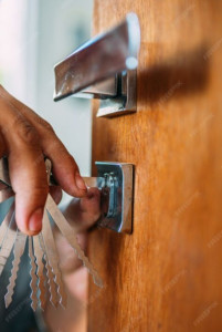 Photo de galerie - Ouverture de portes claquées ou verrouillées