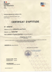 Photo de galerie - Diplôme certificat d'aptitude de télépilote de la DGAC.