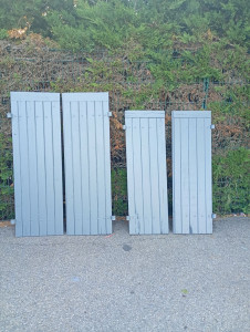 Photo de galerie - Décapage volets et peinture 