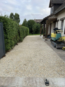 Photo de galerie - Pose du gravier (gravier rouler ocre jaune )