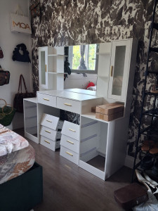 Photo de galerie - Montage d'une coiffeuse 