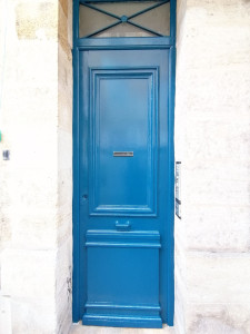 Photo de galerie - Mise en peinture porte en bois 