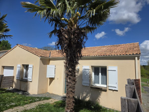 Photo de galerie - Nettoie et rénove, vos toitures, vos façades et vos dallages impeccablement. Formulation répondant à une clientèle impatiente de voir un résultat rapide et sans lavage obligatoire. Bonne tenue de propreté.