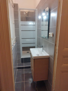 Photo de galerie - Création salle de bain complète dans un espace assez restreint 
