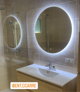 Photo de galerie - Pose d’un meuble plus vasque avec son miroir