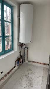 Photo de galerie - Installation de chauffe-eau avec nourrisse (eau-chaude/eau-froide)