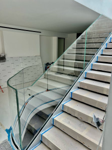Photo de galerie - Pose de garde-corps vitré sur mesure