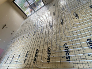 Photo de galerie - Installation plancher chauffant rafraîchissant 
