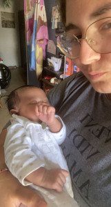 Photo de galerie - Voici un bébé que j’ai gardé pendant un baby-sitting qui n’avait que quelques jours et le baby-sitting s’est très bien passé. Les parents m’ont laissé la conscience totale et maintenant il me laisse la garder dans la journée.