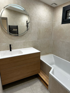 Photo de galerie - Carrelage pose de meuble et baignoire 