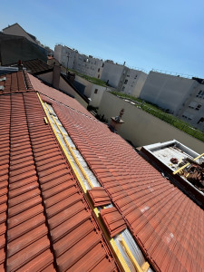 Photo de galerie - Reprise complète de la toiture  (charpente isolant toiture tuile avec chêneaux et velux 