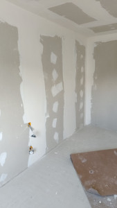 Photo de galerie - Pose des cloisons et isolations et enduits de finition sanitaire et électricité 