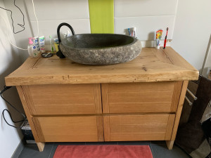 Photo de galerie - Dessus en chaîne d’un meuble salle de bain 