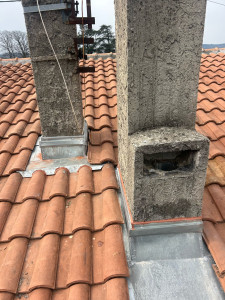 Photo de galerie - Réparation sur des abergements de cheminée 