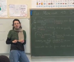 Photo de galerie - Cours de français sur la grammaire de la phrase dans le cadre de mon association 