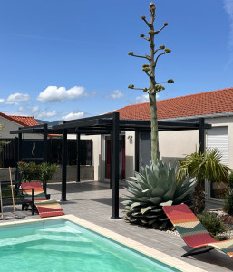 Photo de galerie - Installation de deux pergolas bioclimatiques 
