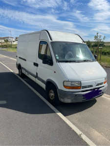 Photo de galerie - Je mets mon camion et mon aide à votre disposition pour tous vos besoins de transport, que ce soit pour les particuliers ou les professionnels.