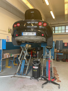 Photo de galerie - Vidange moteur et remplacement liquide de frein sur une Lotus Elise.