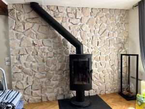 Photo de galerie - Pose d’un poêle à bois Invicta avec mur anti feu ? 