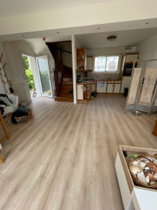 Photo de galerie - Pose parquet flottant avec rattrapage de niveau 